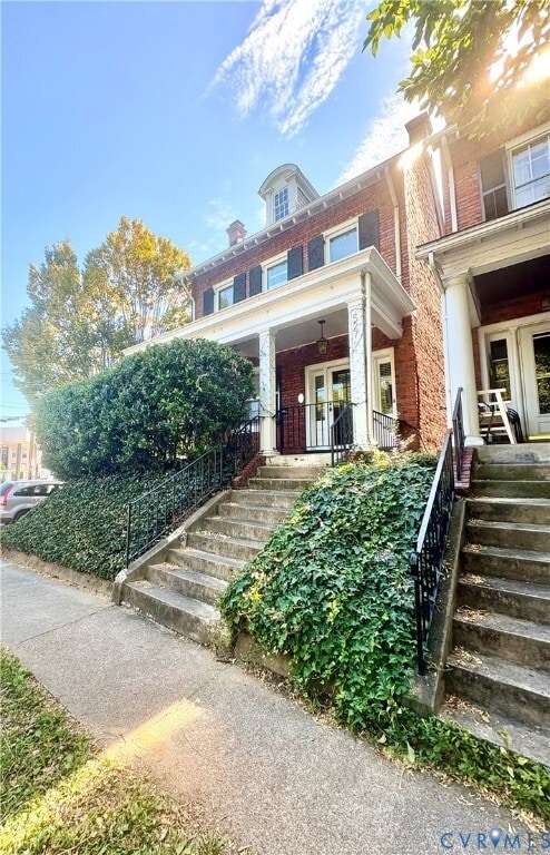 Building Photo - 527 N Sheppard St