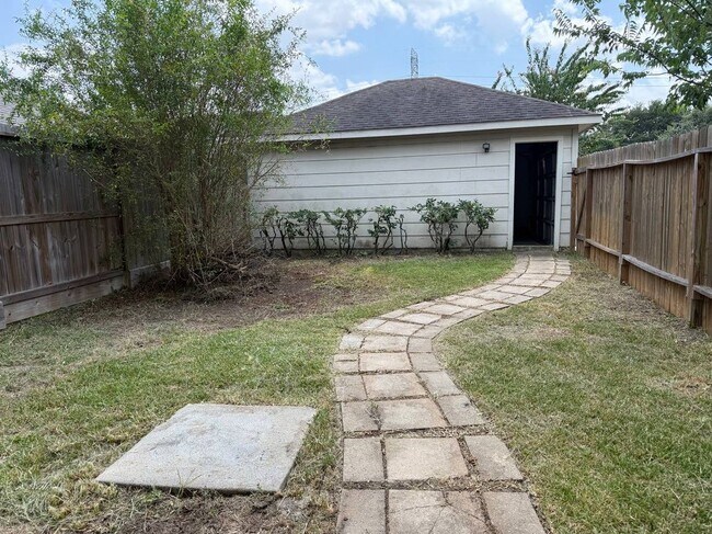 Building Photo - 16835 Libson Falls Dr