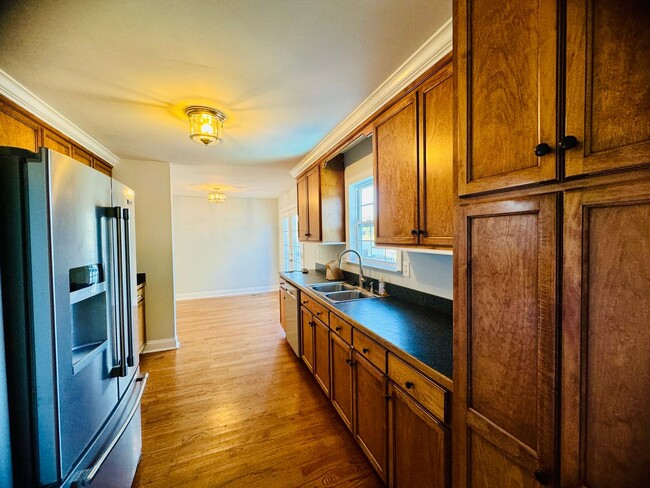 Building Photo - 4 bedroom Waterfront oasis for rent in Bel...