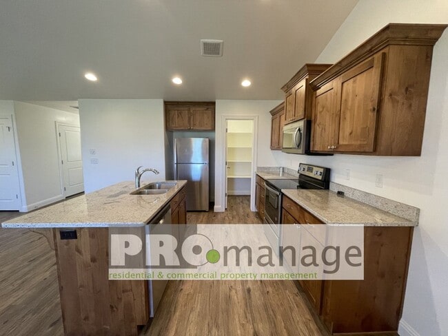 Foto del edificio - 3 Bed, 2 Bath Town Home w/ 2 Car Garage - Idaho Falls