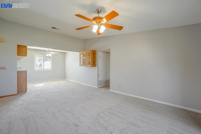 Building Photo - 2055 Sierra Rd