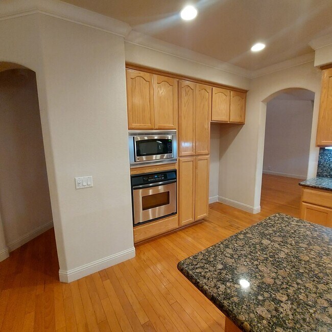 Foto del edificio - 2604 Javan Ln