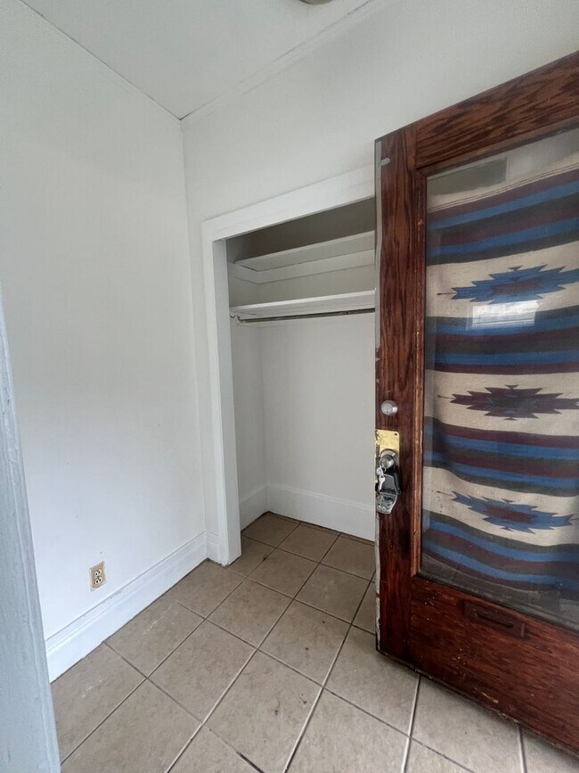 Foto del edificio - 943-945 Dewey Ave