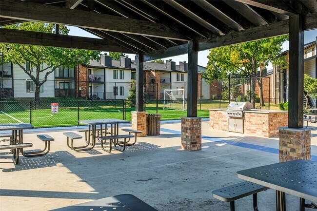 Foto del edificio - 4600 W Pioneer Dr