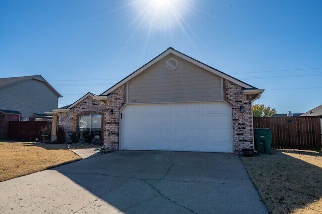 Building Photo - 3 bed 2 Bath | Collinsville