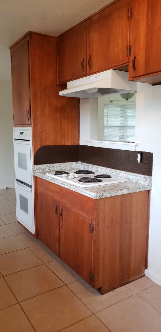 Foto del edificio - 3 Bedroom 2 Bathroom Home with Garage