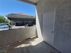 Building Photo - 7413 W Russell Rd