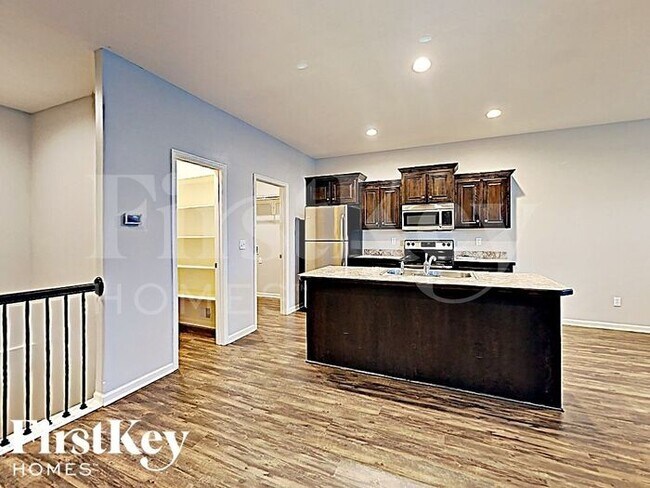 Foto del edificio - 10913 Highview Rd