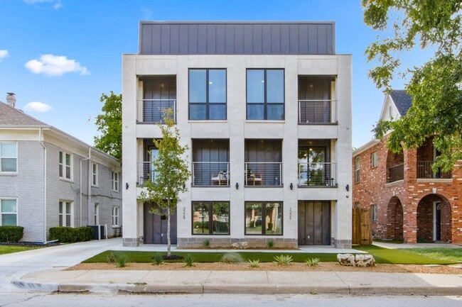 Building Photo - ** MOVE IN SUMMER 6/28/2028 ** 4 Bedroom 4...