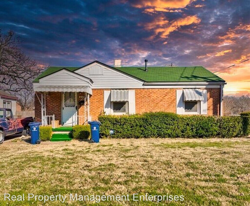 Foto principal - 3 br, 1 bath House - 1100 Windemere Dr