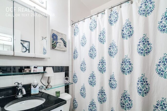 Building Photo - Beautiful 1 Bed Rittenhouse Square Apartment