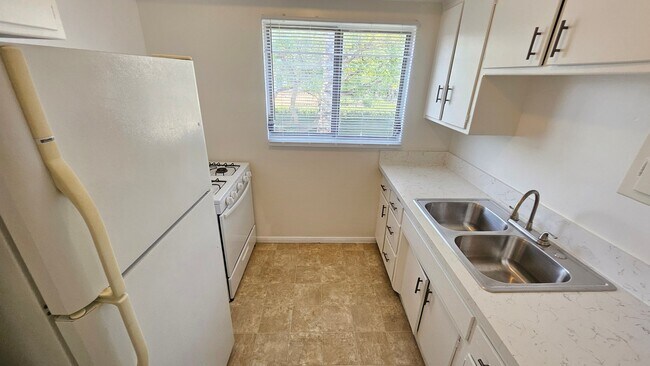 Foto del edificio - 8315 Clinton Ave