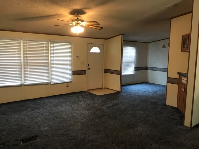 Building Photo - 683 Spring Creek Dr