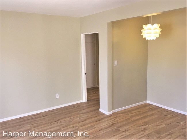 Foto del edificio - 2 br, 1 bath Apartment - 2333 Hauser Bl