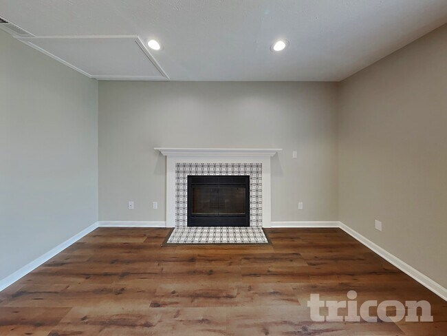 Building Photo - 10229 Park Valley Dr