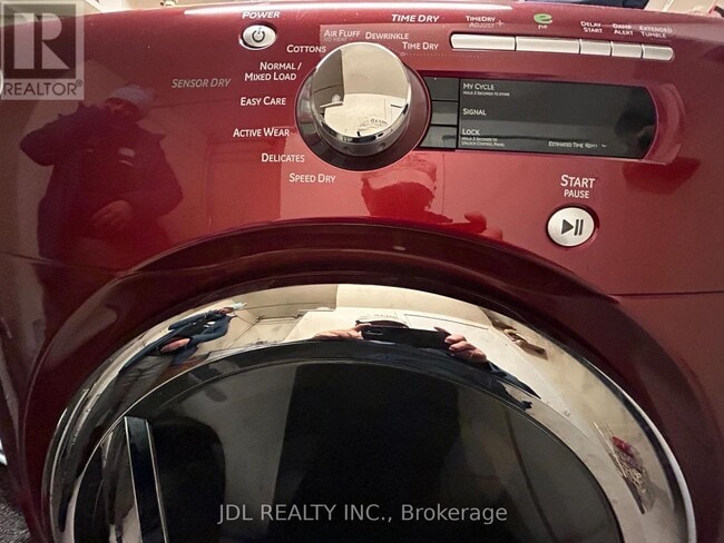 Building Photo - 62 Newlands Ave