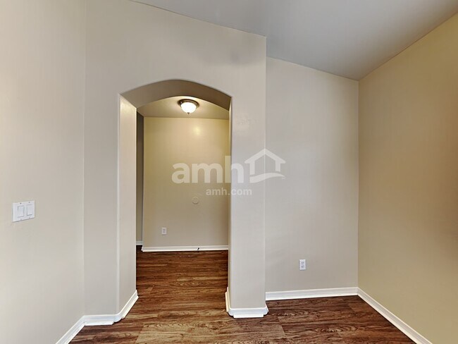 Foto del edificio - 6250 W Wood Street