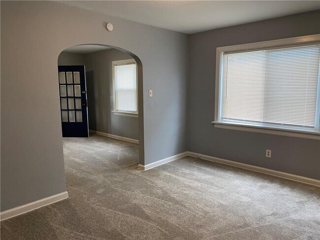 Foto del edificio - 609 N Sherman Dr