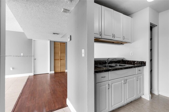 Foto del edificio - 8004 SW 149th Ave