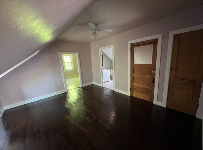 Foto del edificio - 463 Purcell Ave