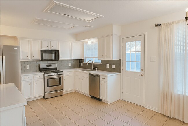 Foto del edificio - 4427 Eaglewood Trail Dr