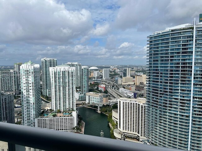 Foto del edificio - 465 Brickell Ave