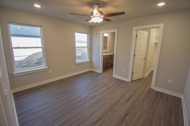 Foto del edificio - 3 Bedroom 2 Bathroom Home in  Farmington, ...
