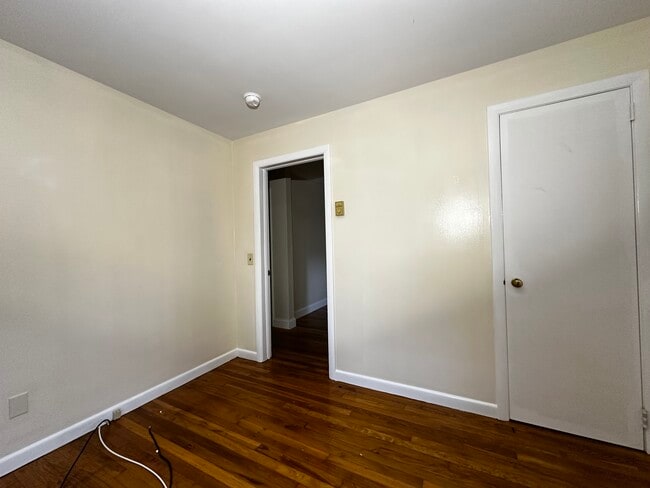 Building Photo - 108 Chesterfield Rd