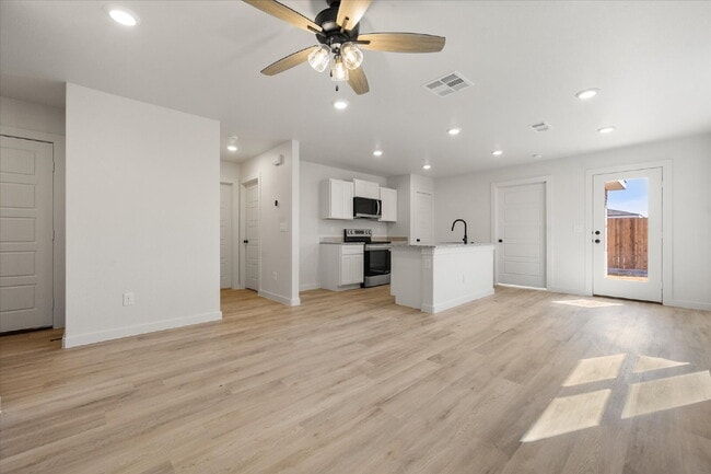 Building Photo - Beautiful New Build Home in Cypress Ranch!