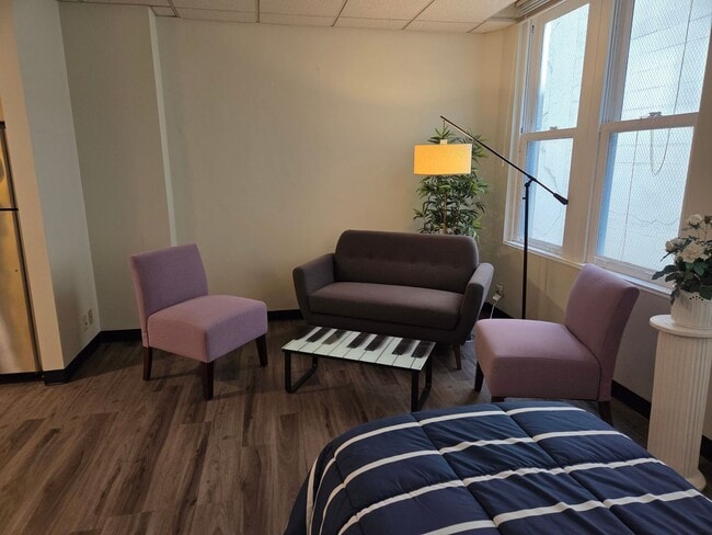 Interior Photo - Sixth & Pine Building