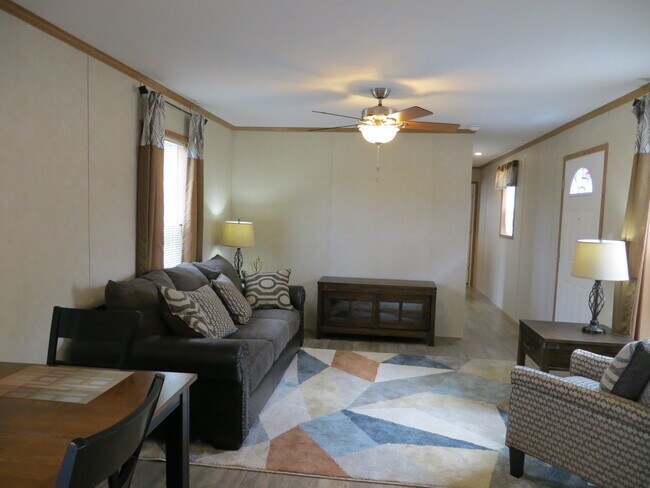 Building Photo - 156 Arnold Dr
