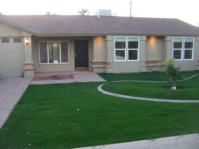 Building Photo - 6038 N 17th Pl