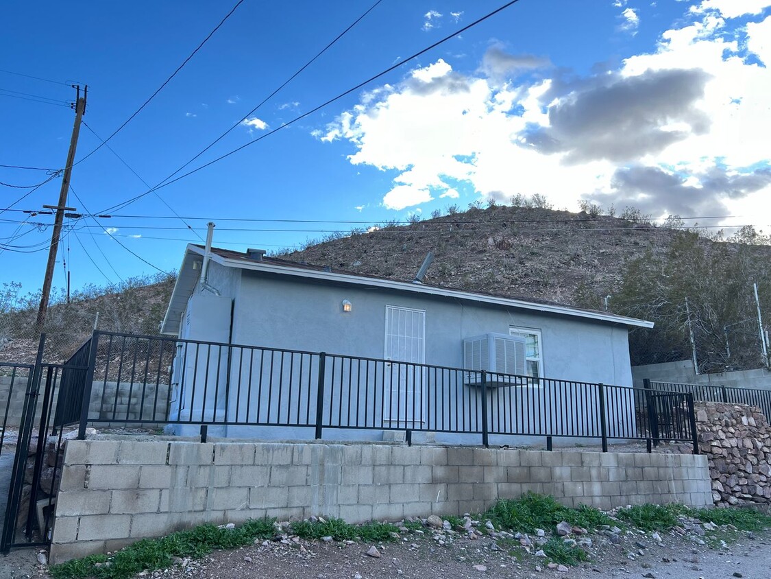 Primary Photo - 216 HUTCHISON STREET
