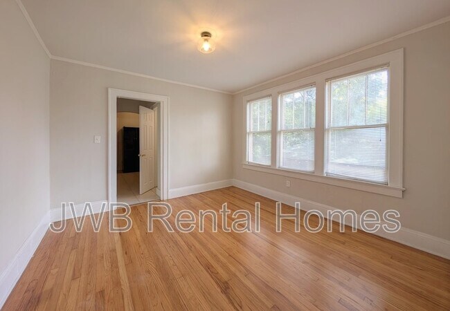Foto del edificio - 2248 Dellwood Ave