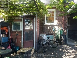 Building Photo - 687 Dupont St