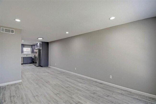Foto del edificio - 1104 W Tri Oaks Ln