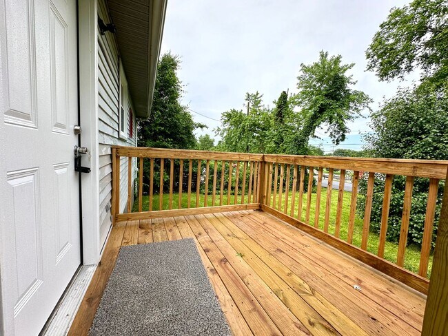 Foto del edificio - 305 Locust Street, Clarksville, TN 37042 *...