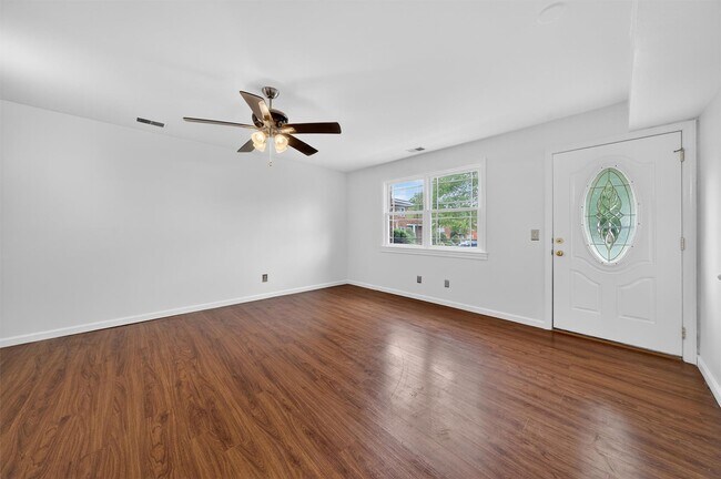 Foto del edificio - 276 Temple Hill Rd