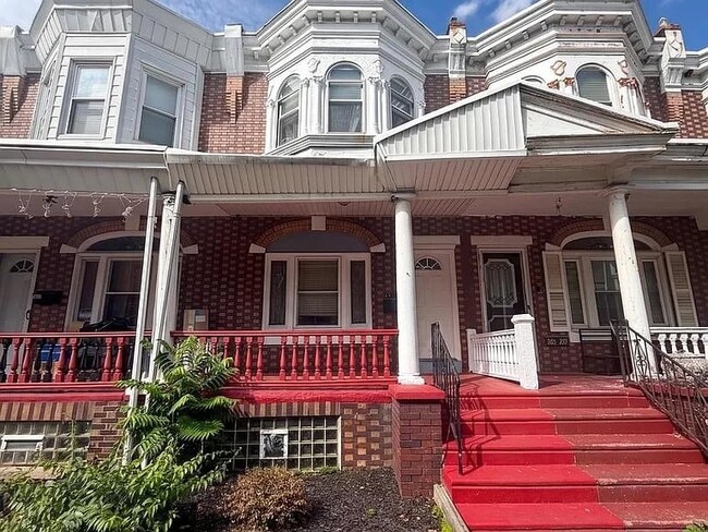 Building Photo - 1515 Dyre St
