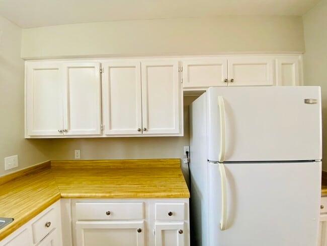 Foto del edificio - 1/2 Month Free Move In Special! Huge Adobe...