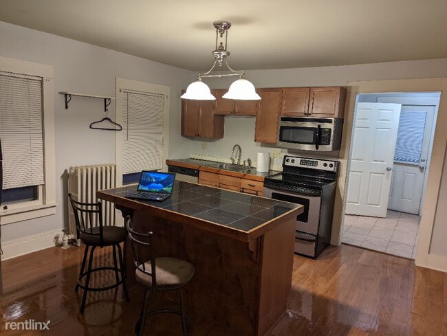 Building Photo - 3 br, 2 bath House - 127 Spring St