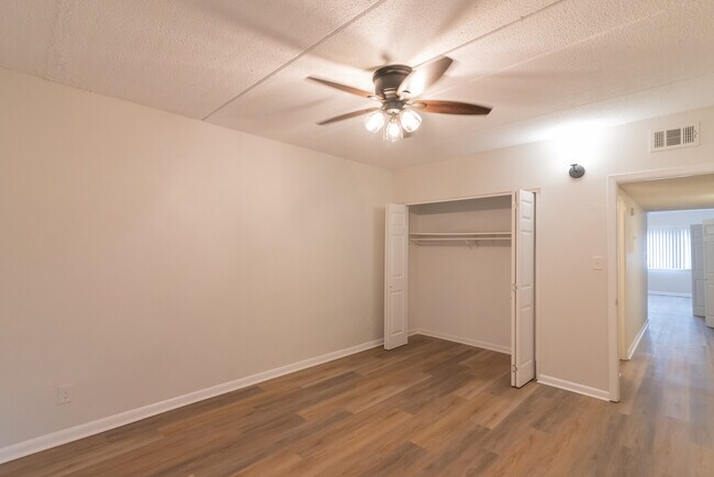 Foto del edificio - 830 E Park Ave