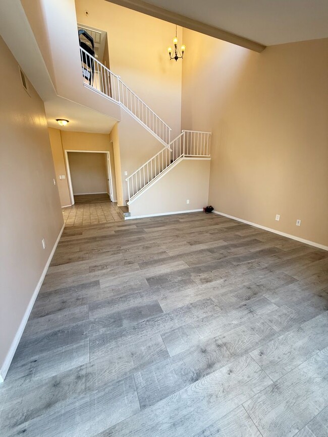 Foto del edificio - 3 Bed/3 Bath Home in Shadow Ridge Vista!