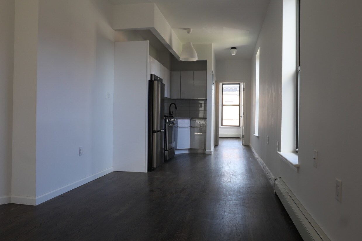 Primary Photo - 641 Hancock St