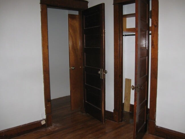 Building Photo - **New Flooring!** Jackson Street House for Rent!