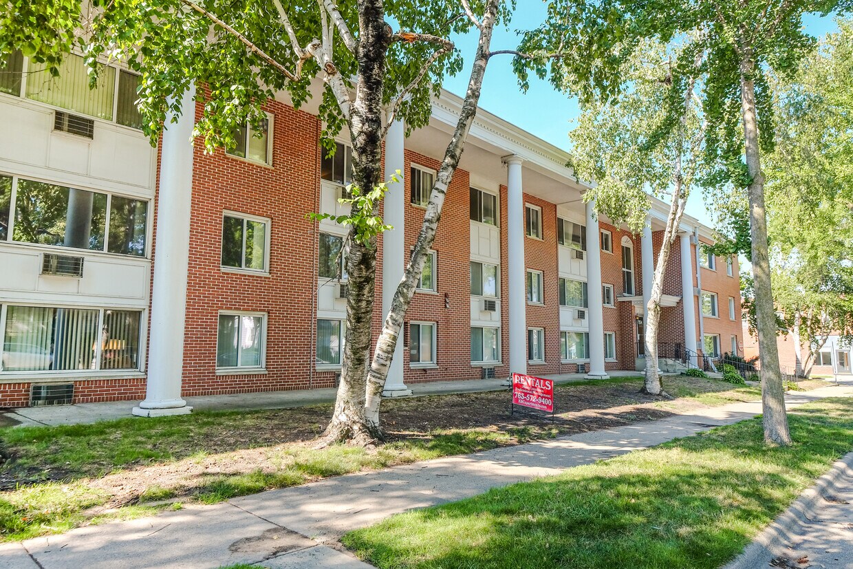 Primary Photo - St. Clair Commons | 1504