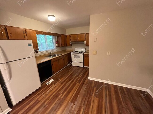 Building Photo - 801 N Parkdale Ave