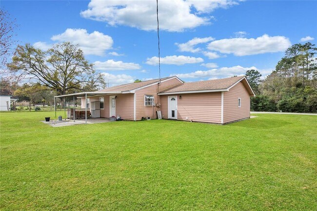 Foto del edificio - 15345 Lake Lamond Rd