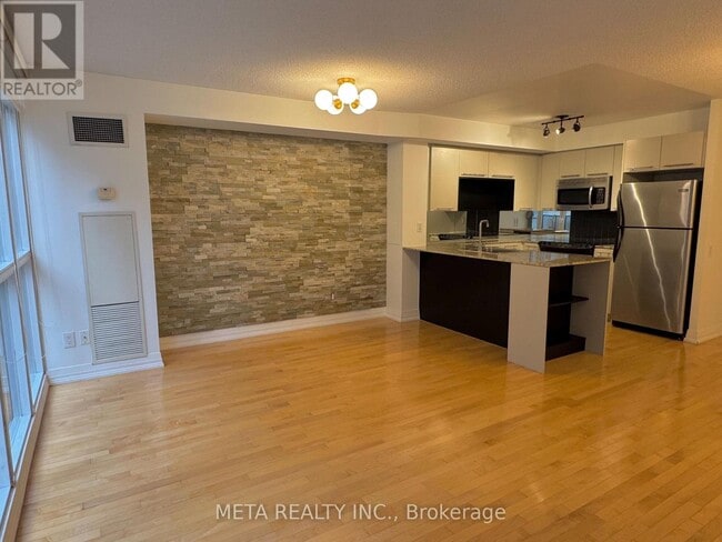 Building Photo - 25 Carlton St.