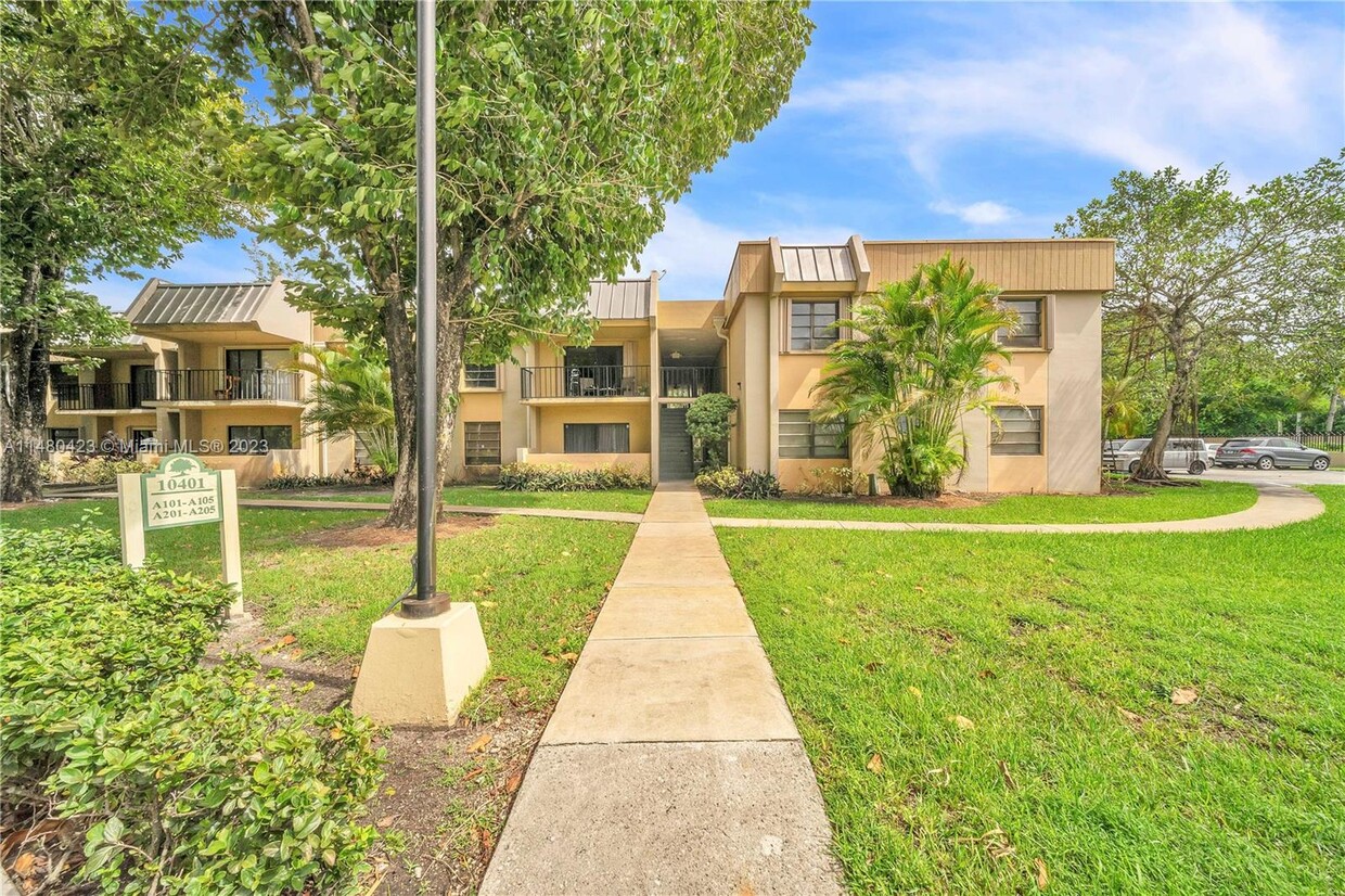 Primary Photo - 10401 N Kendall Dr